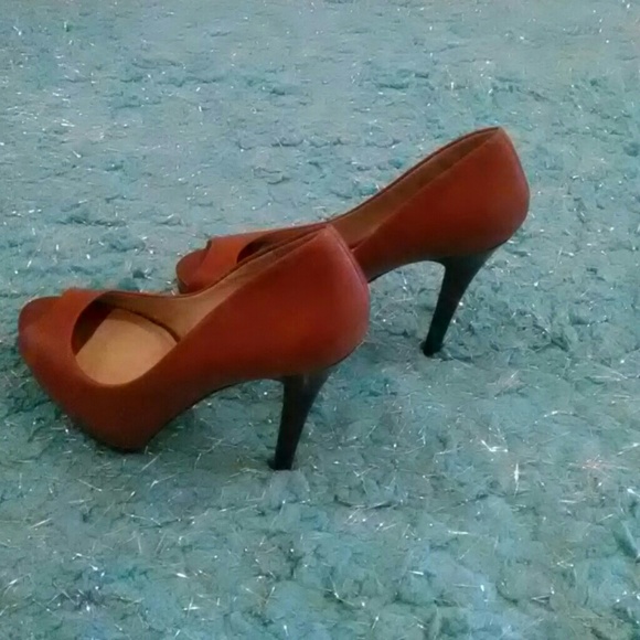 Shoes - Picture 4 of 4